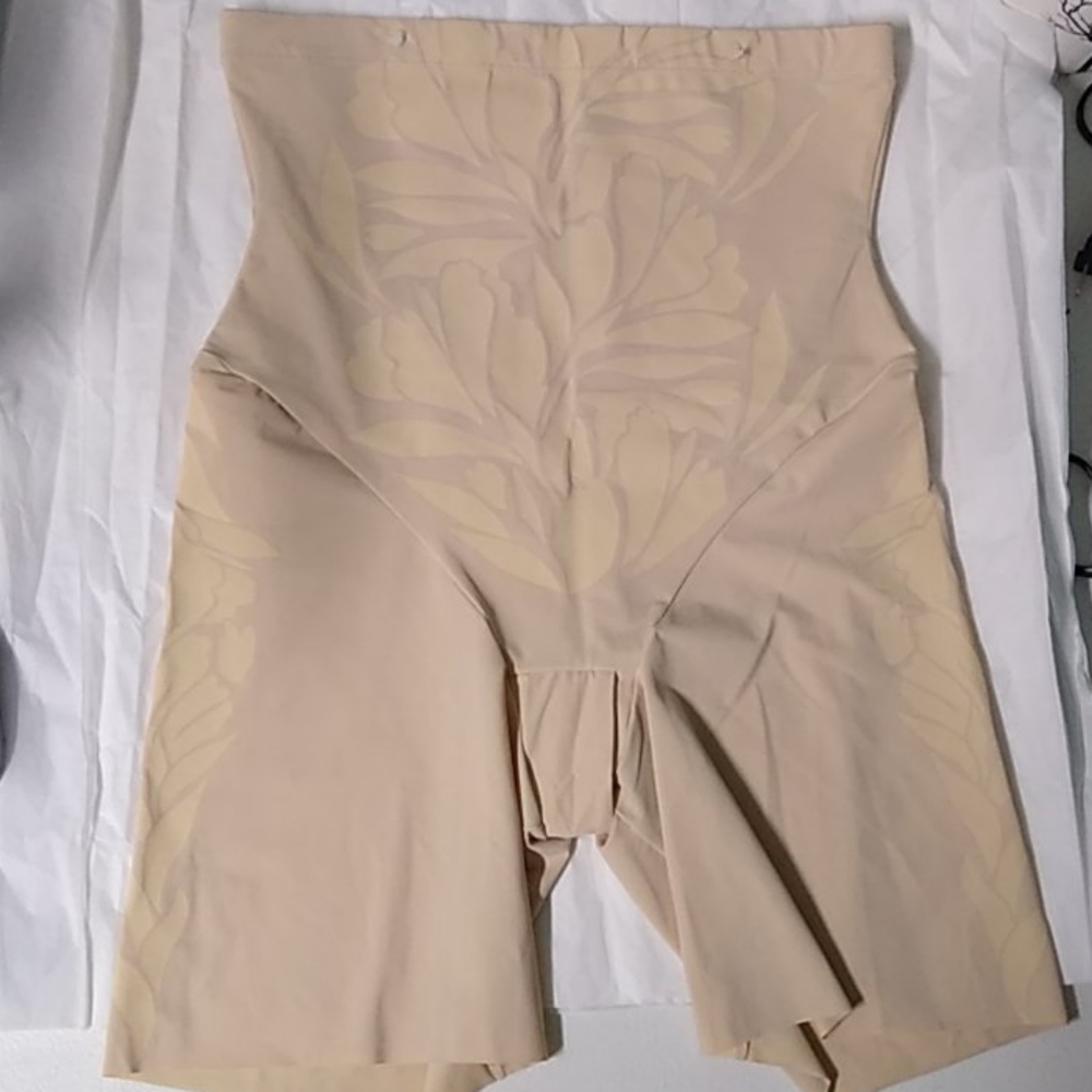 #413 Maidenform Large Body Shaper NWOT